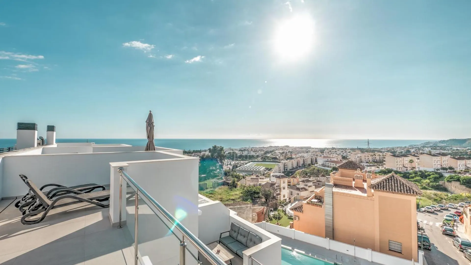 Hébergement de vacances Villa Luxurious Townhouse With View, 3 Terraces And Pool à Nerja