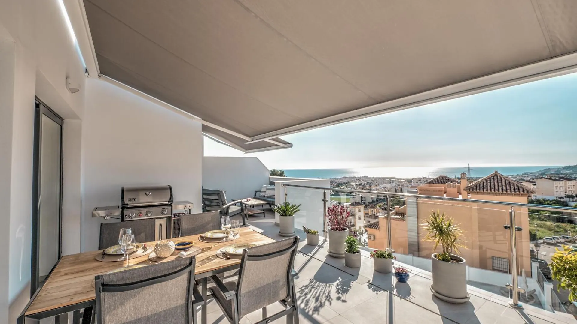 Villa Luxurious Townhouse With View, 3 Terraces And Pool à Nerja Espagne