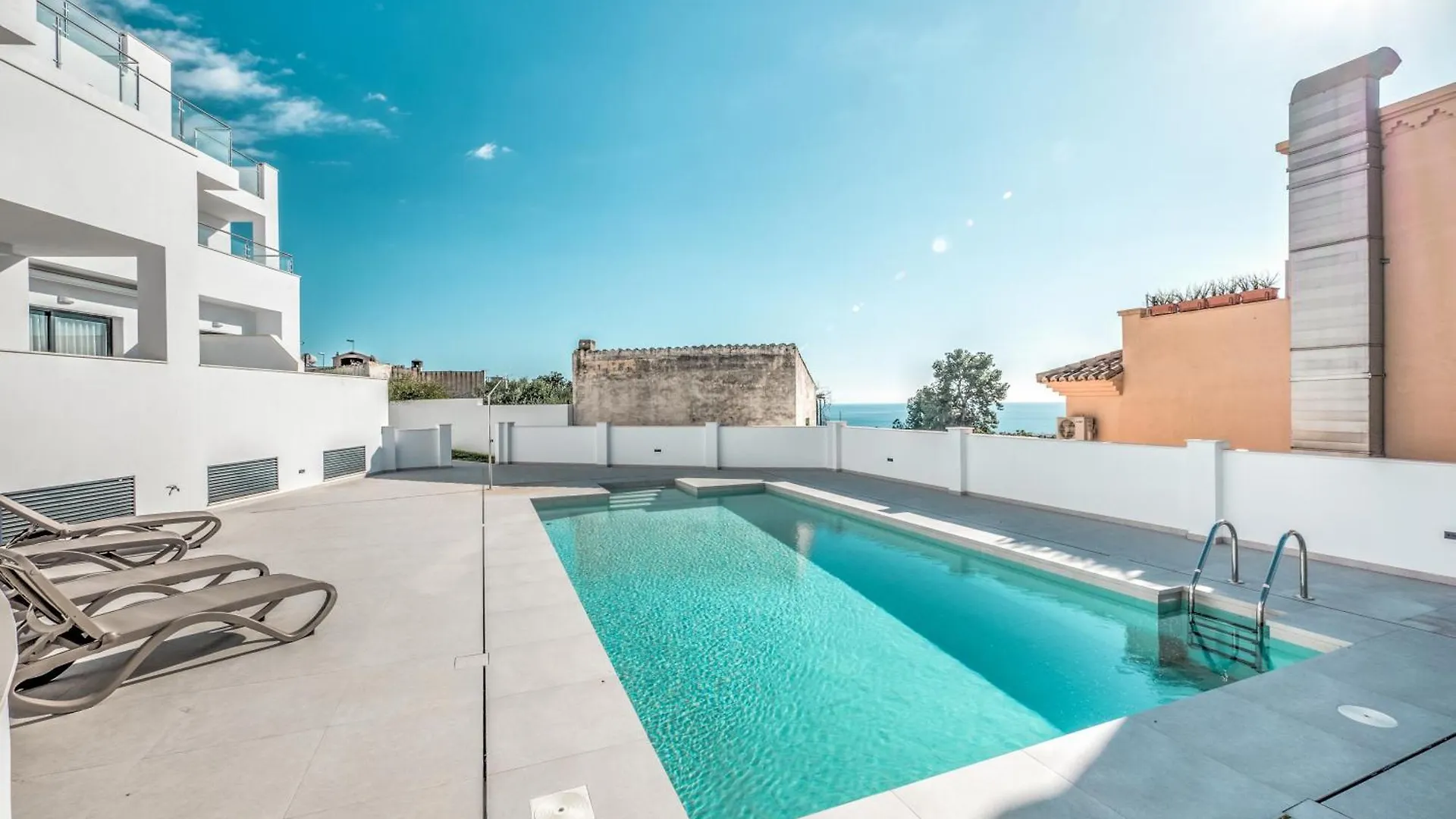 Villa Luxurious Townhouse With View, 3 Terraces And Pool à Nerja Espagne