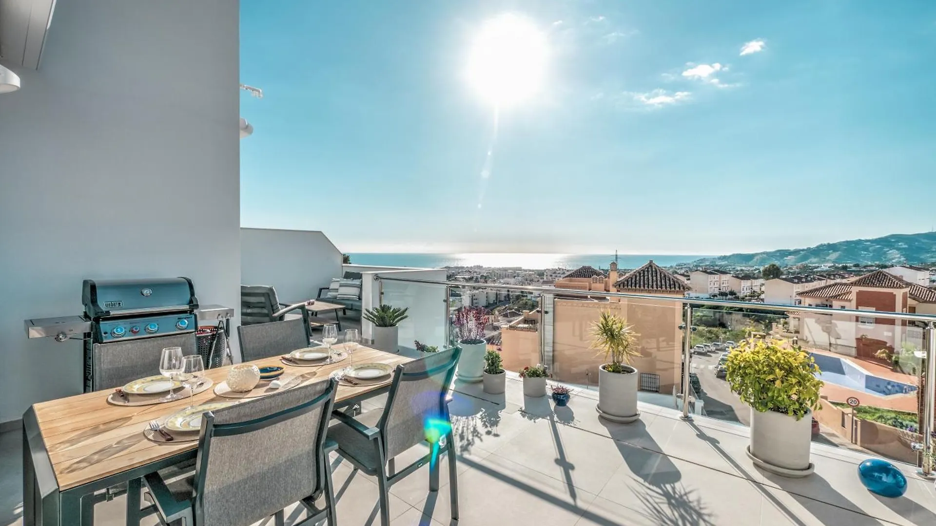 Hébergement de vacances Villa Luxurious Townhouse With View, 3 Terraces And Pool à Nerja Espagne